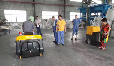 C120駕駛式掃地車(chē)服務(wù)于某工廠