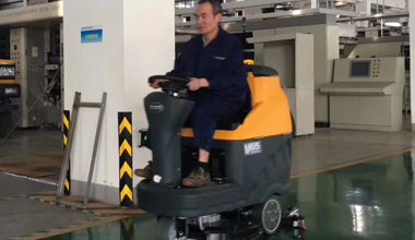M65駕駛式洗地機(jī)服務(wù)于安徽集友紙業(yè)