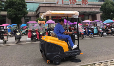 C120駕駛式掃地車(chē)服務(wù)于醫(yī)院