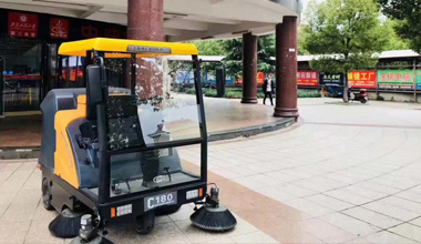 C180駕駛式掃地車(chē)服務(wù)于安徽工程大學(xué)