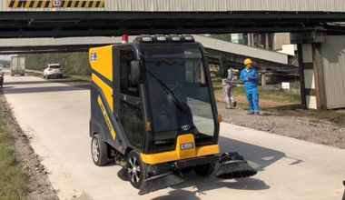 C200道路清掃車(chē)服務(wù)于海螺水泥